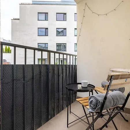 Апартаменты Modern And Cozy Flat With Balcony