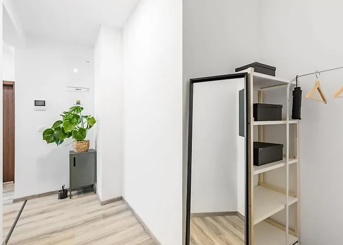 Modern And Cozy Flat With Balcony Апартаменты *