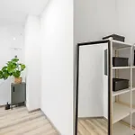Modern And Cozy Flat With Balcony Апартаменты *