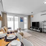 Modern And Cozy Flat With Balcony Апартаменты