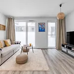 Modern And Cozy Flat With Balcony * Братислава